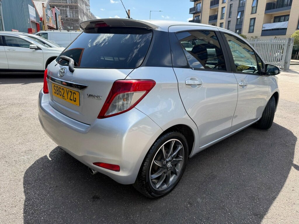 Toyota Yaris Yaris Tr Vvt-i White #23