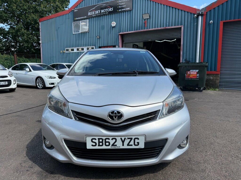 Toyota Yaris Yaris Tr Vvt-i White #2