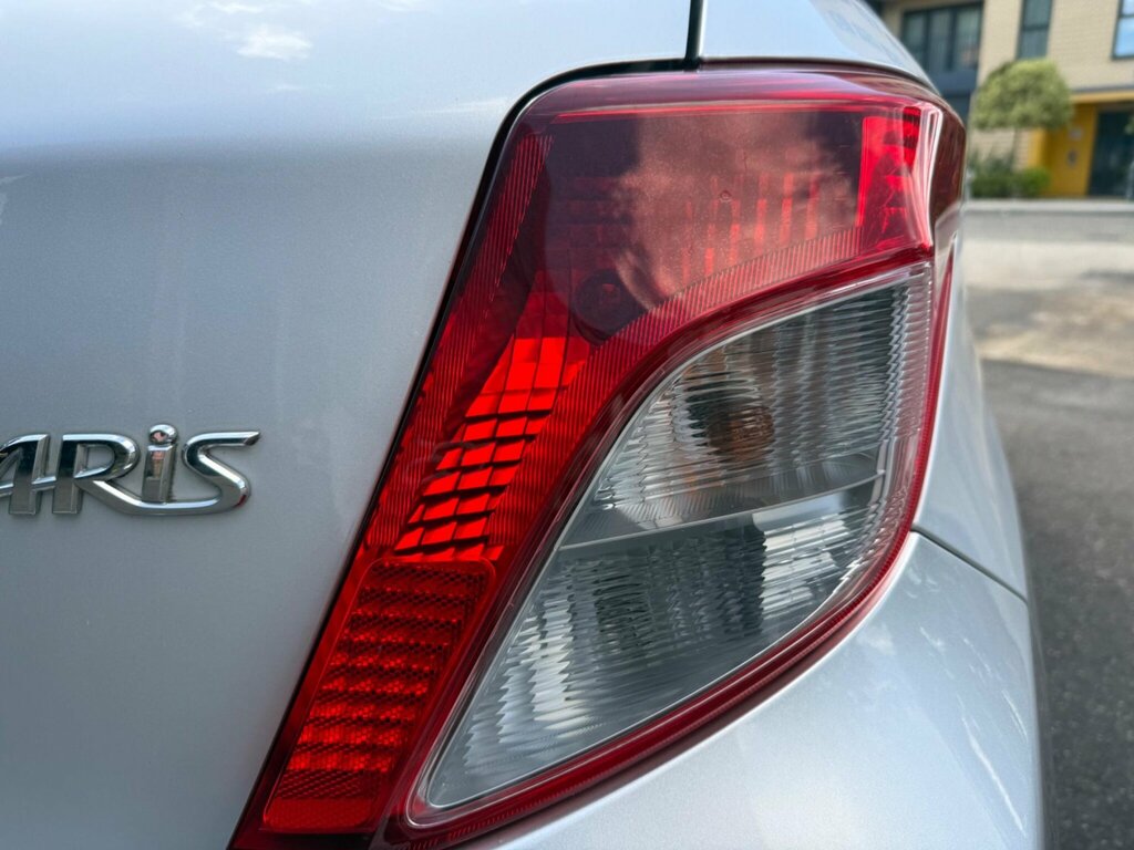 Toyota Yaris Yaris Tr Vvt-i White #26