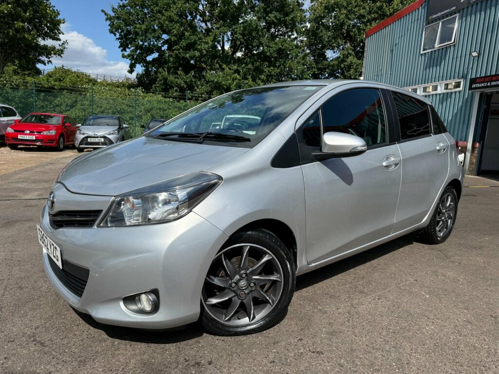 Toyota Yaris Yaris Tr Vvt-i White #1