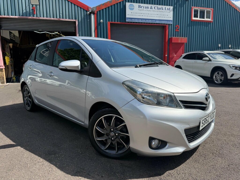 Toyota Yaris Yaris Tr Vvt-i White #3
