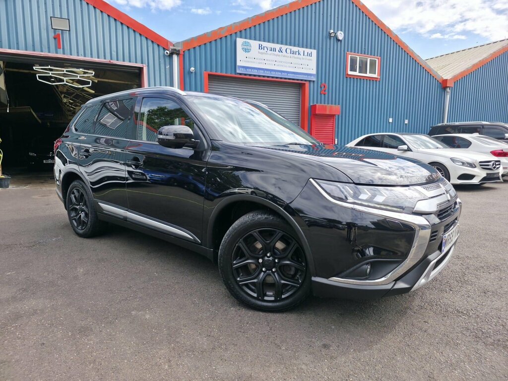 Mitsubishi Outlander 2.0 Mivec Exceed Cvt 4Wd Euro 6 Ss WR69YGV Black #3