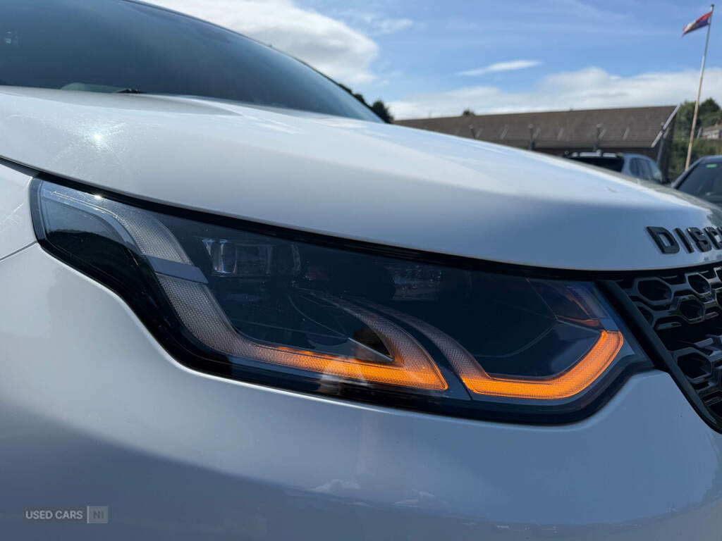 Land Rover Discovery Sport 2.0 D150 Se DU69FXB White #4