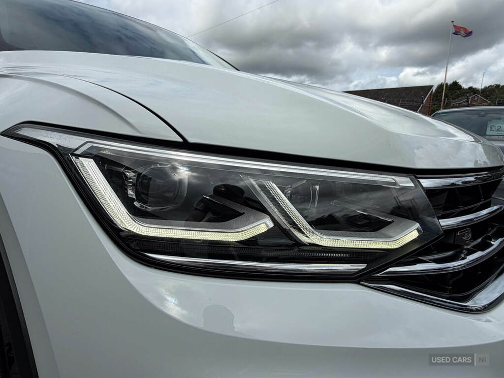 Volkswagen Tiguan 2.0 Tdi R-line Dsg White #4