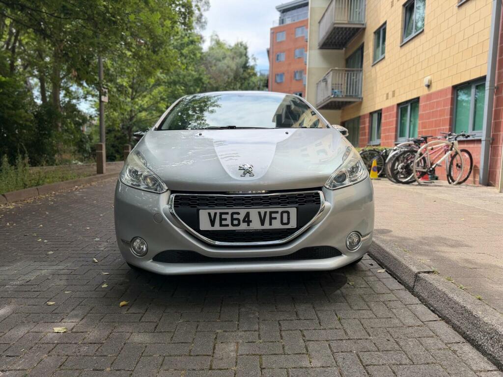 Peugeot 208 1.2 Vti Puretech Style Euro 5 VE64VFO Silver #2
