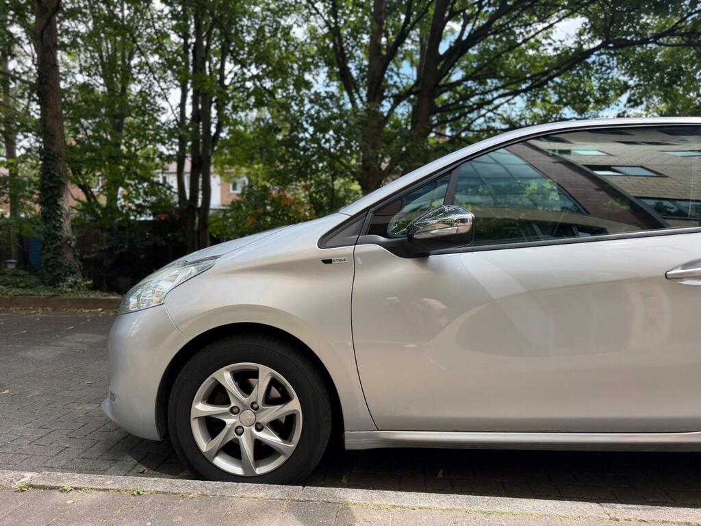 Peugeot 208 1.2 Vti Puretech Style Euro 5 VE64VFO Silver #5