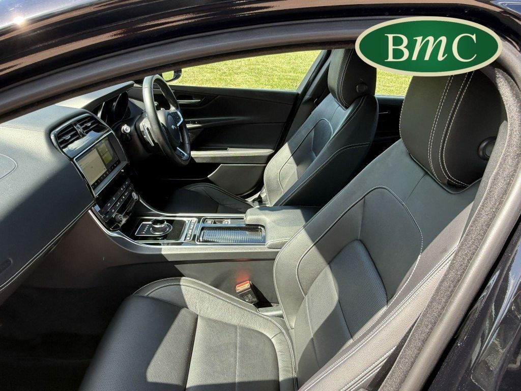 Jaguar XE Jaguar Saloon 2.0D 240 Portfolio Grey #25