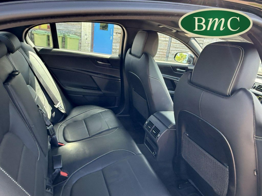 Jaguar XE Jaguar Saloon 2.0D 240 Portfolio Grey #31
