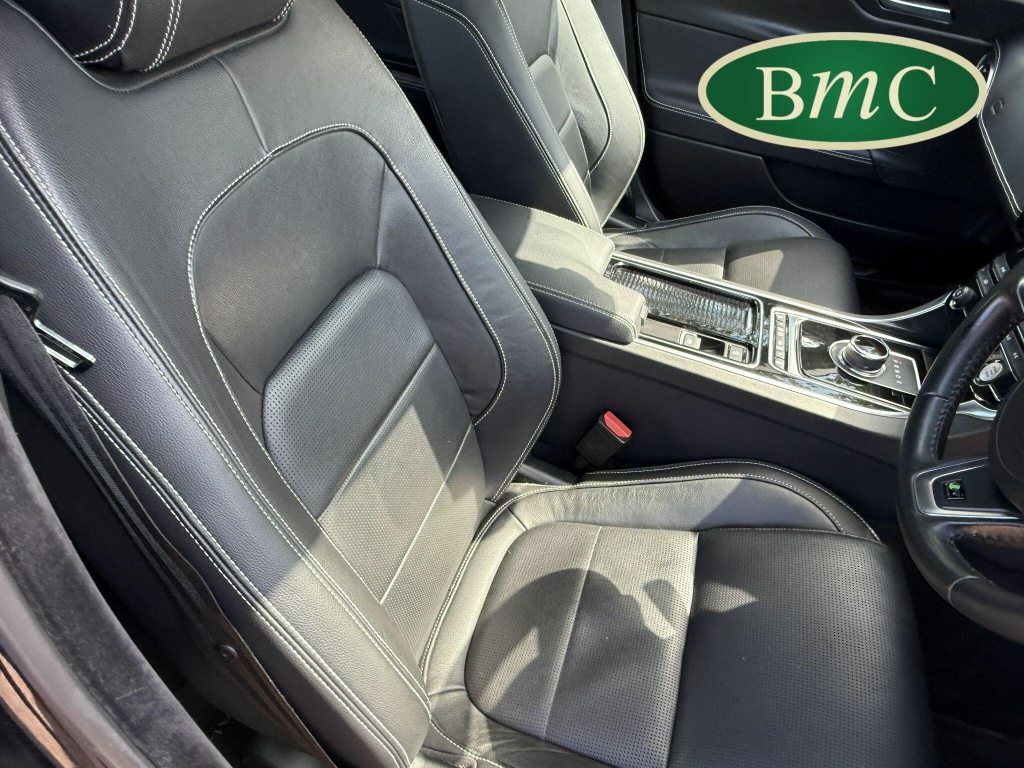 Jaguar XE Jaguar Saloon 2.0D 240 Portfolio Grey #29