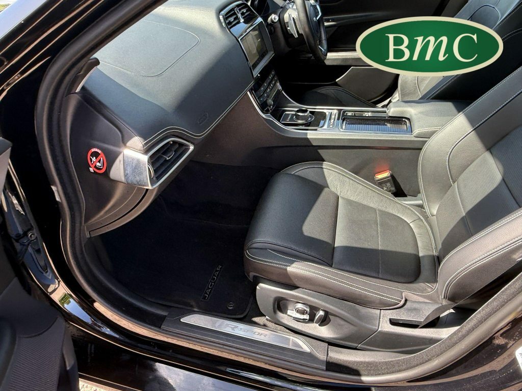 Jaguar XE Jaguar Saloon 2.0D 240 Portfolio Grey #26