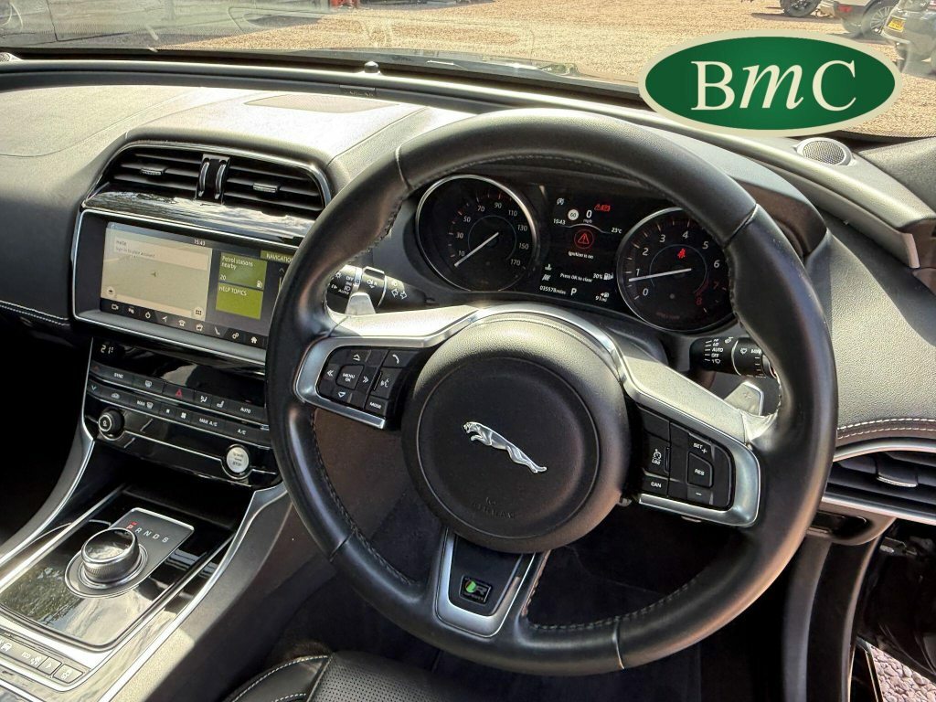 Jaguar XE Jaguar Saloon 2.0D 240 Portfolio Grey #14