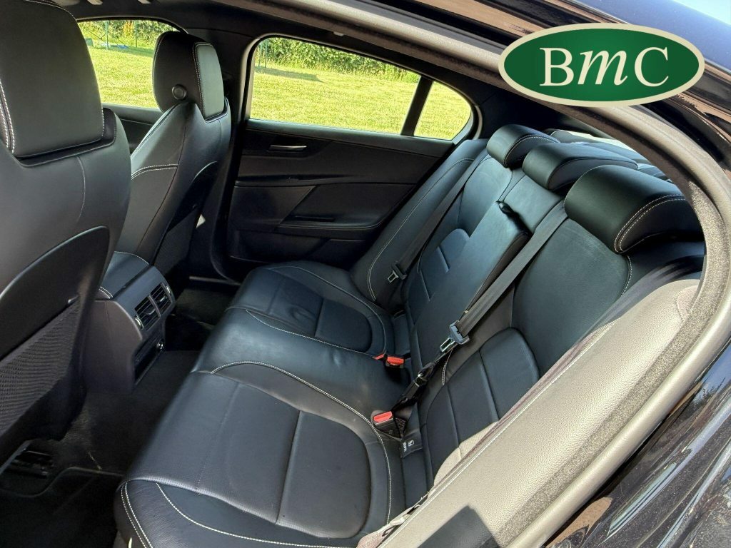 Jaguar XE Jaguar Saloon 2.0D 240 Portfolio Grey #33