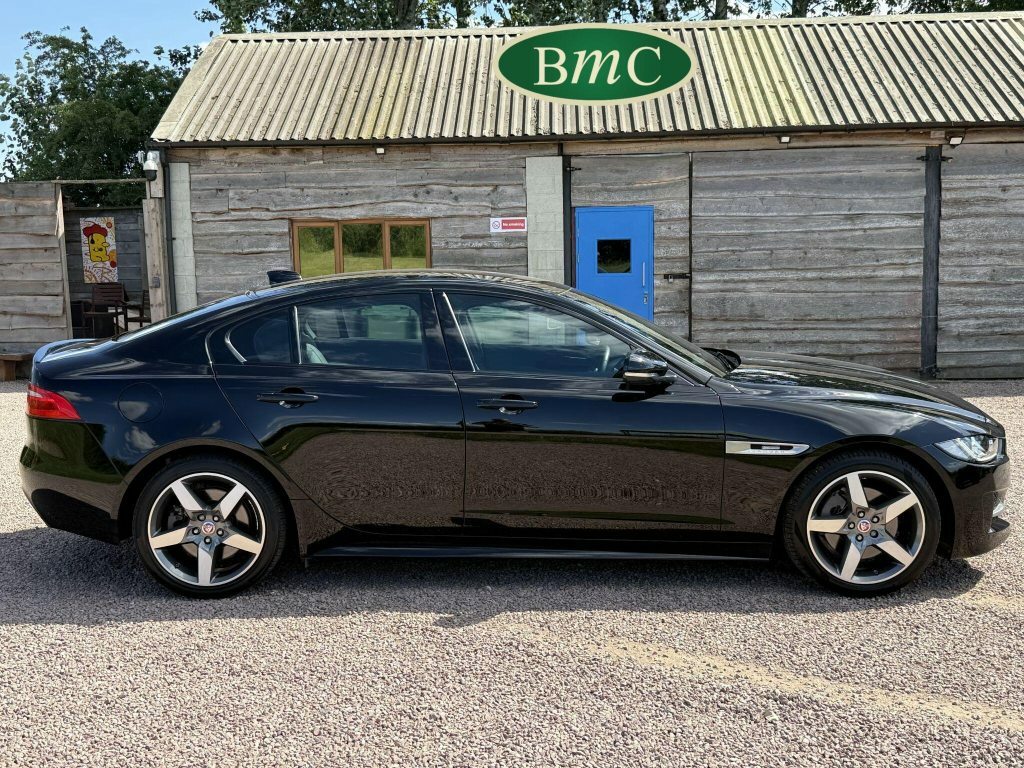 Jaguar XE 2.0I Gpf R-sport Euro 6 S S Black #2