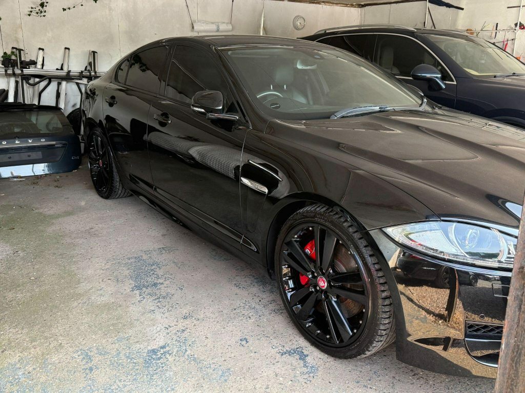 Jaguar XF 3.0D S V6 Portfolio Euro 5 S S Black #2
