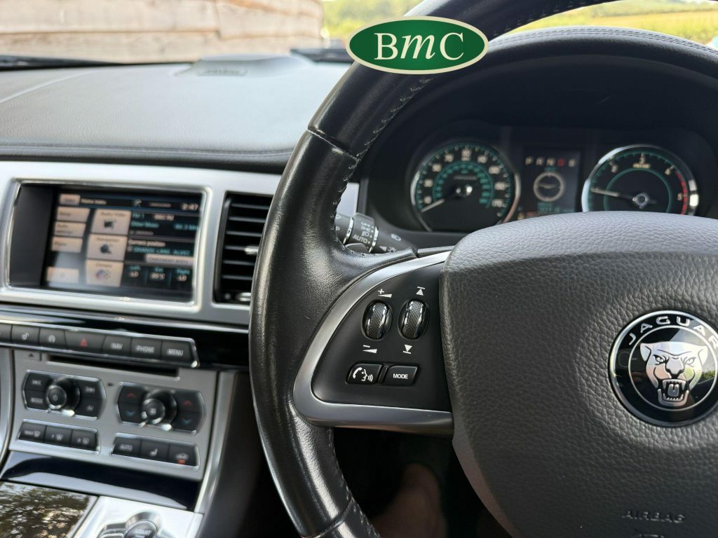 Jaguar XF Xf Luxury D White #16
