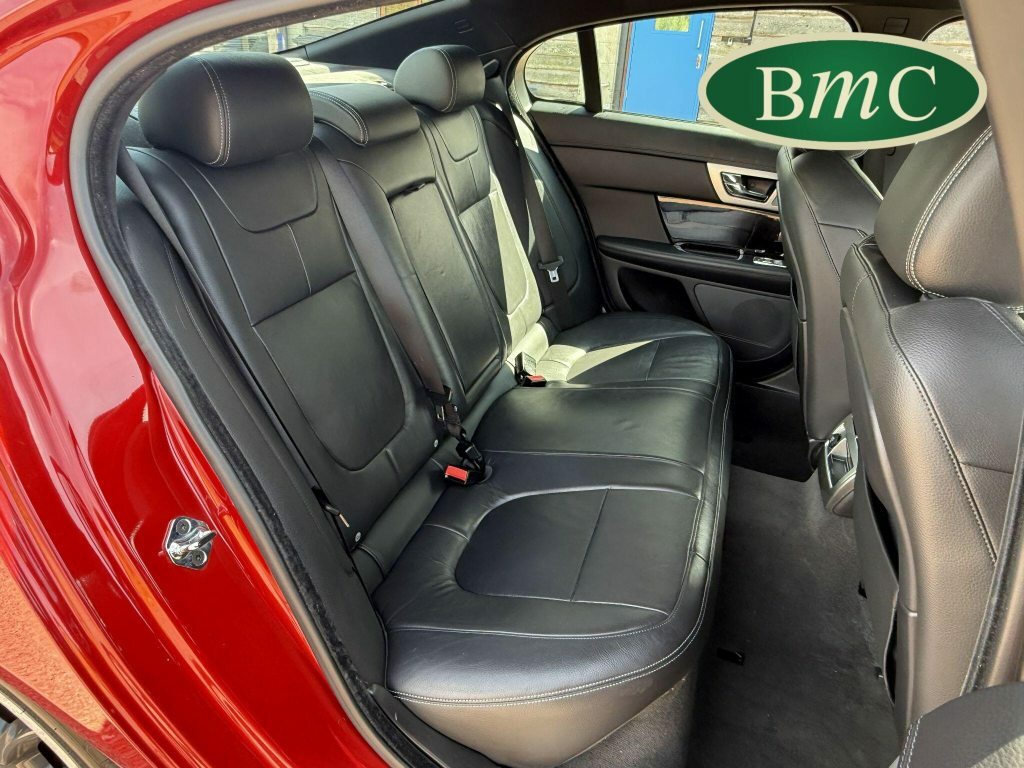 Jaguar XF Xf Luxury D White #30