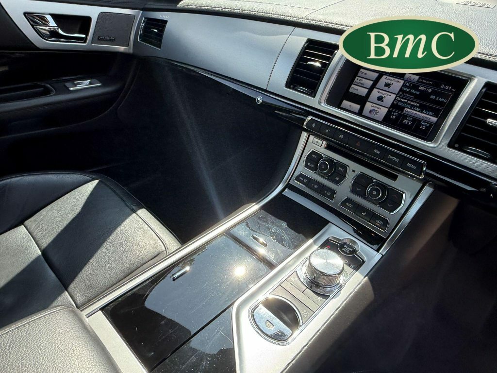 Jaguar XF Xf Luxury D White #21
