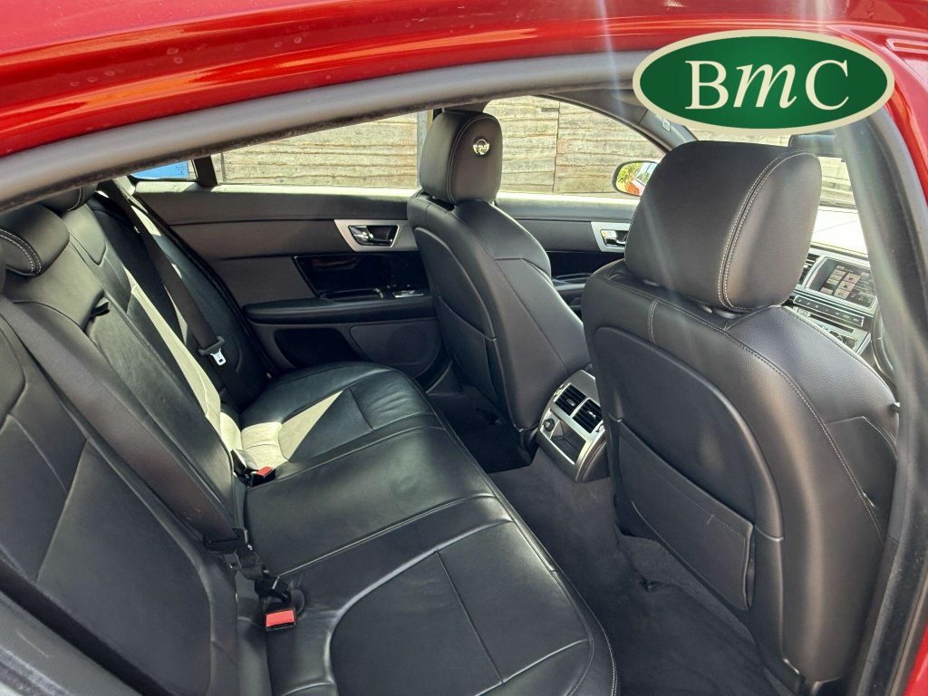 Jaguar XF Xf Luxury D White #32