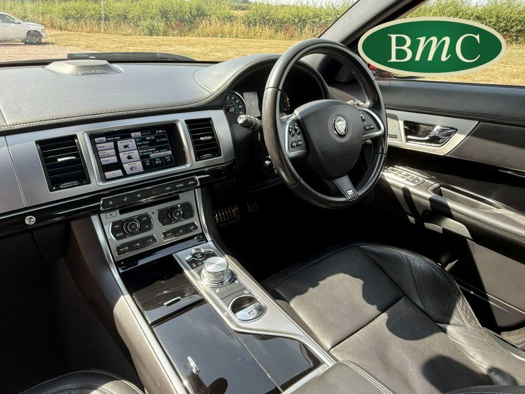 Jaguar XF Xf Luxury D White #26