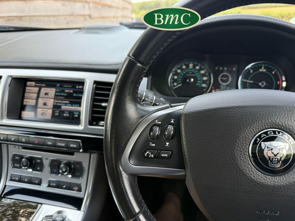 Jaguar XF Xf Luxury D White #14