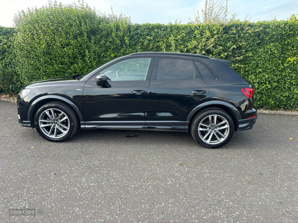 Audi Q3 35 Tfsi Black Edition S Tronic BA21EZC Black #4