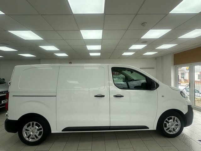 Vauxhall Vivaro 1.5 Turbo D 2700 Dynamic Panel Van 6Dr Manu DP69VZY White #2