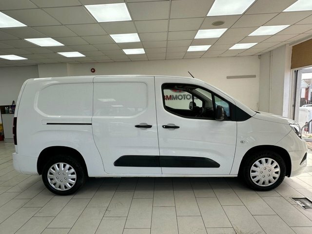 Vauxhall Combo 1.5 Turbo D 2300 Sportive Panel Van Man DN70YFW White #2