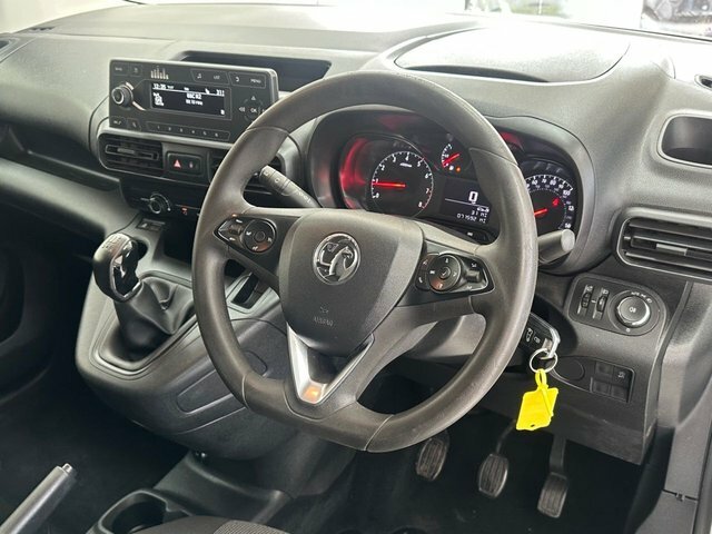 Vauxhall Combo 1.5 Turbo D 2300 Sportive Panel Van Man DL70VRC White #3