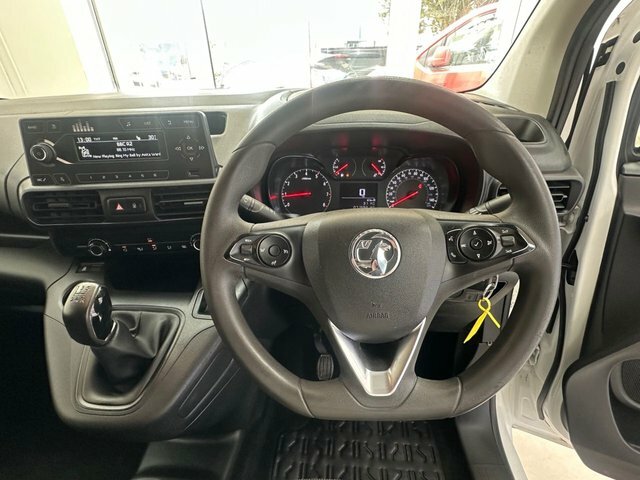 Vauxhall Combo 1.5 Turbo D 2300 Sportive Panel Van Man DL70VRC White #4