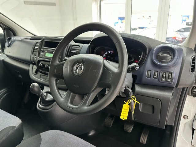 Vauxhall Vivaro 1.6 Cdti 2900 Combi Van Double Cab Manu DN68YUV White #4