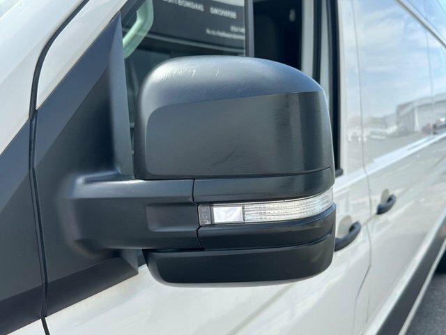 Volkswagen Crafter Mpv White #9