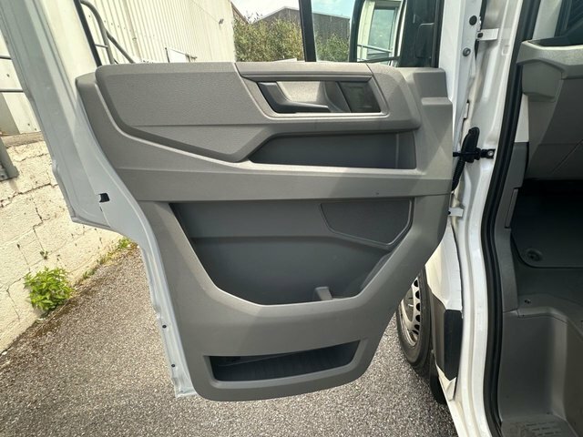 Volkswagen Crafter Mpv White #37