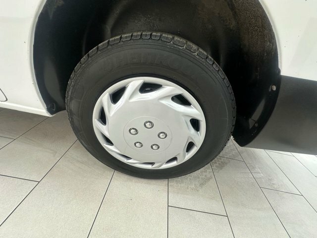 Vauxhall Vivaro Turbo D 2900 Edition White #37