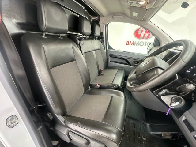 Vauxhall Vivaro 1.5 Turbo D 2900 Edition Panel Van Manu White #4