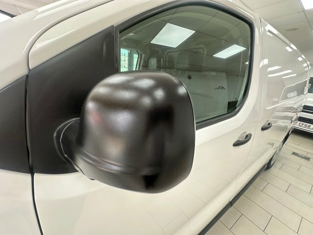 Vauxhall Vivaro Turbo D 2900 Edition White #39