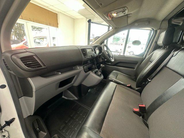 Vauxhall Vivaro Turbo D 2900 Edition White #24
