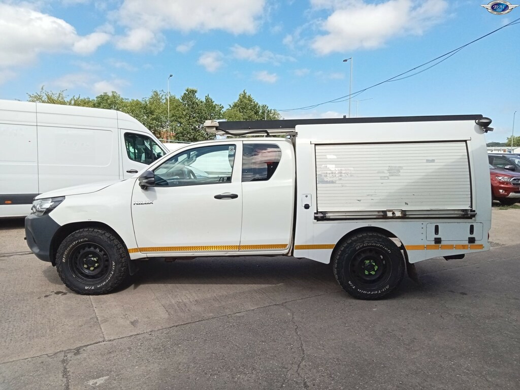 Toyota HILUX 2.4 D-4d Active 2018 MX18MKF White #4