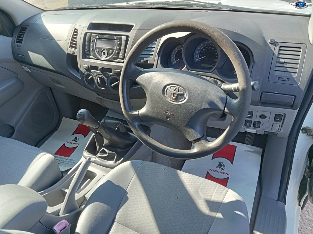 Toyota HILUX 2.5 D-4d Hl2 2011 White #2