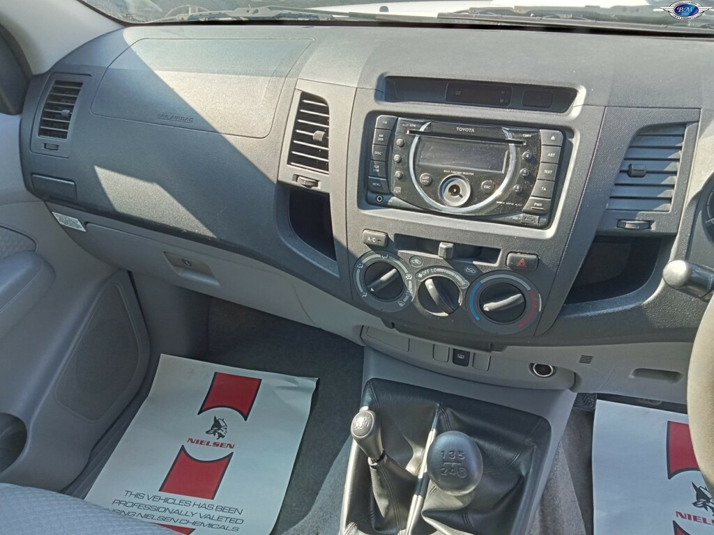 Toyota HILUX Hl3 2010 Dcab Pick Up 2.5 D-4d 4Wd 144 Silver #9