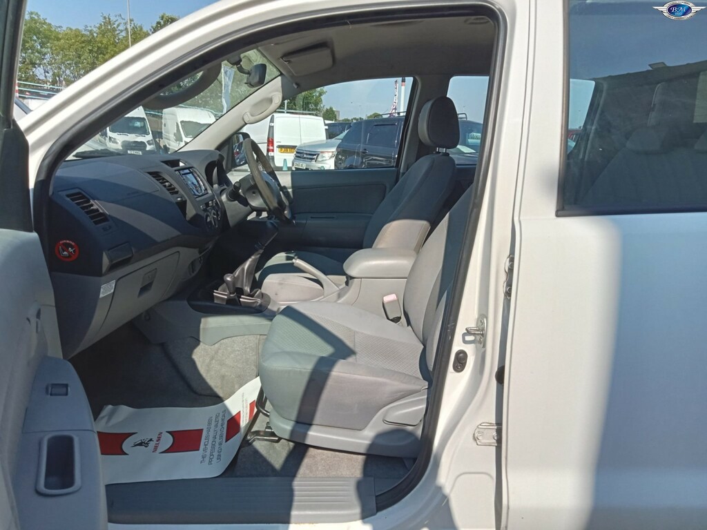 Toyota HILUX Hl3 2010 Dcab Pick Up 2.5 D-4d 4Wd 144 Silver #18