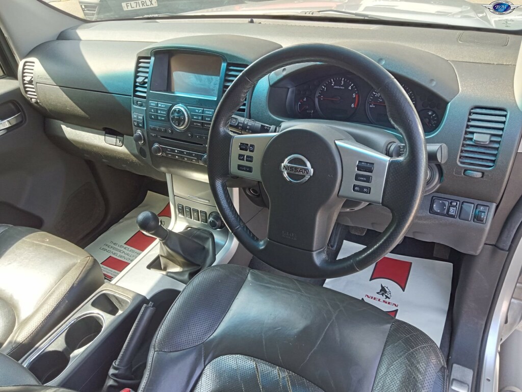 Nissan Navara 2.5 Dci Tekna Silver #2