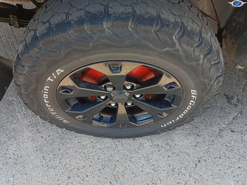 Mitsubishi L200 Red #19