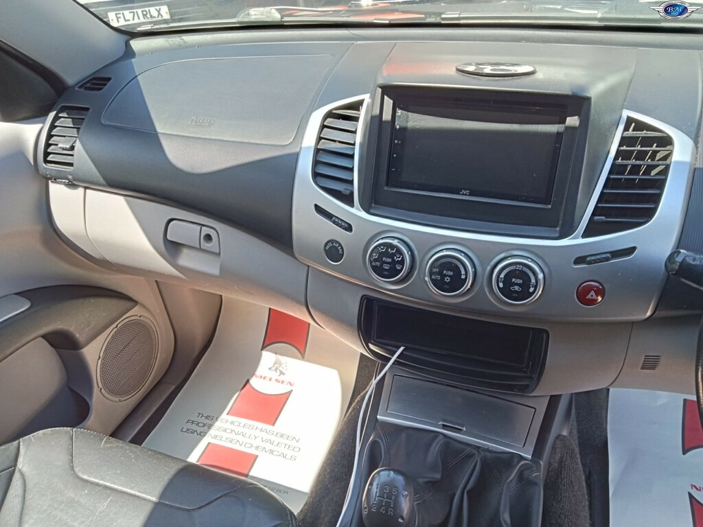 Mitsubishi L200 Red #9