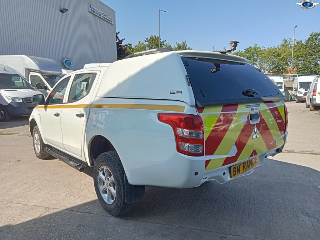 Mitsubishi L200 2.4 Di-d Dc 4Life 2016 DY66FMJ White #5