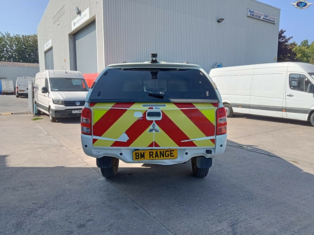 Mitsubishi L200 2.4 Di-d Dc 4Life 2016 DY66FMJ White #6