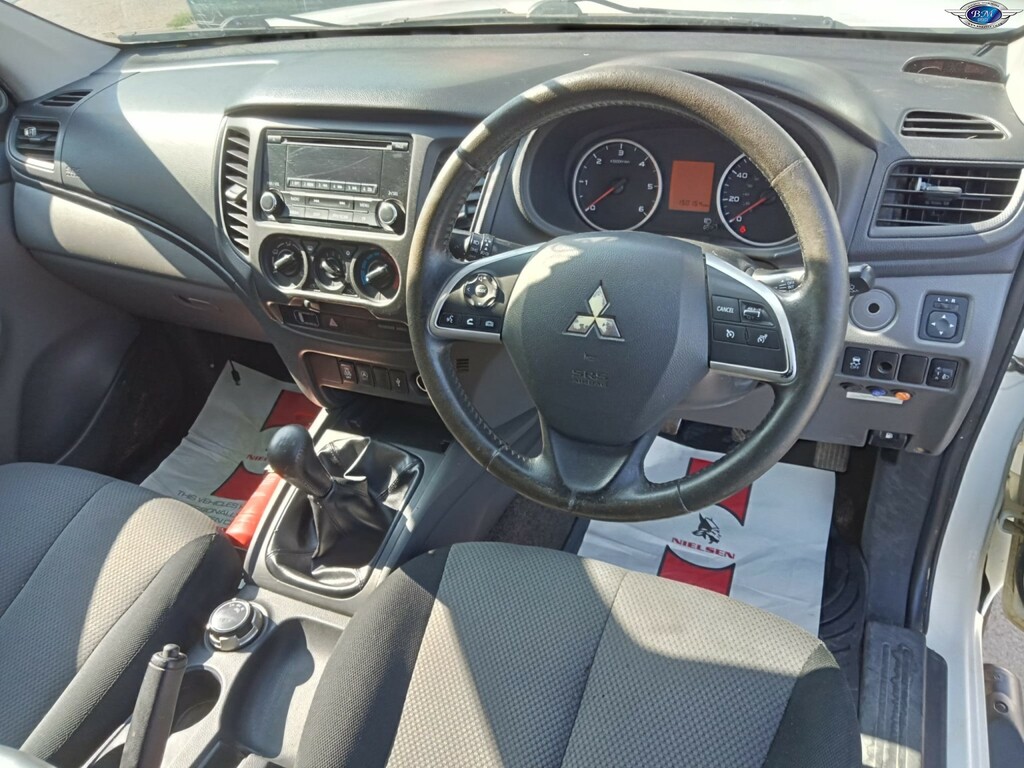 Mitsubishi L200 2.4 Di-d Dc 4Life 2016 DY66FMJ White #2