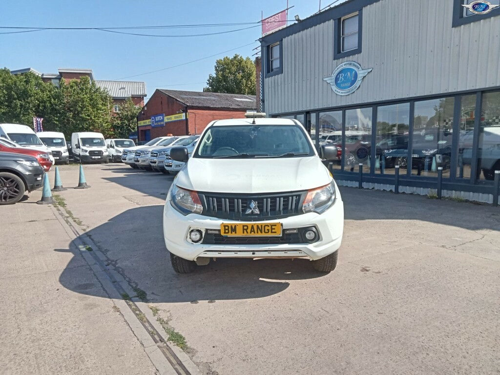 Mitsubishi L200 2.4 Di-d Dc 4Life 2016 DY66FMJ White #3