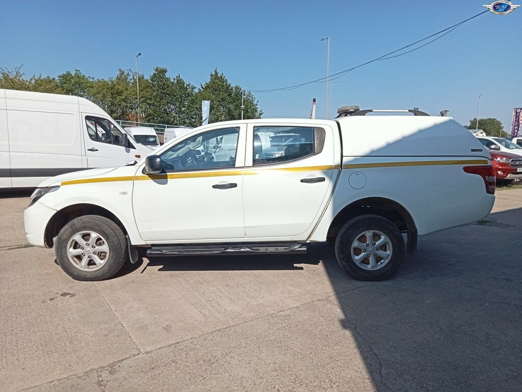 Mitsubishi L200 2.4 Di-d Dc 4Life 2016 DY66FMJ White #4