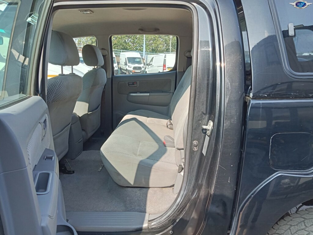 Toyota HILUX 4X4 D-4d Dc 0D White #17