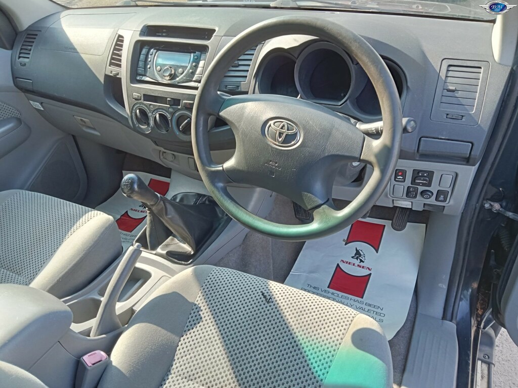 Toyota HILUX 4X4 D-4d Dc 0D White #2